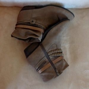 Wonder Nation Size 5 Booties